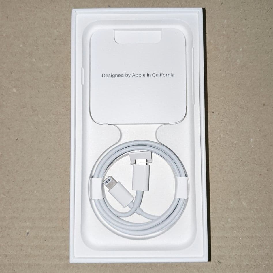 iPhone SE3 64GB SIMフリー おまけ4点