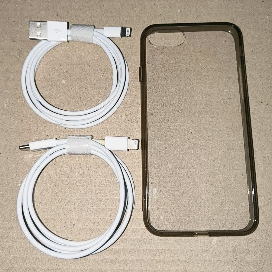 iPhone SE3 64GB SIMフリー おまけ4点