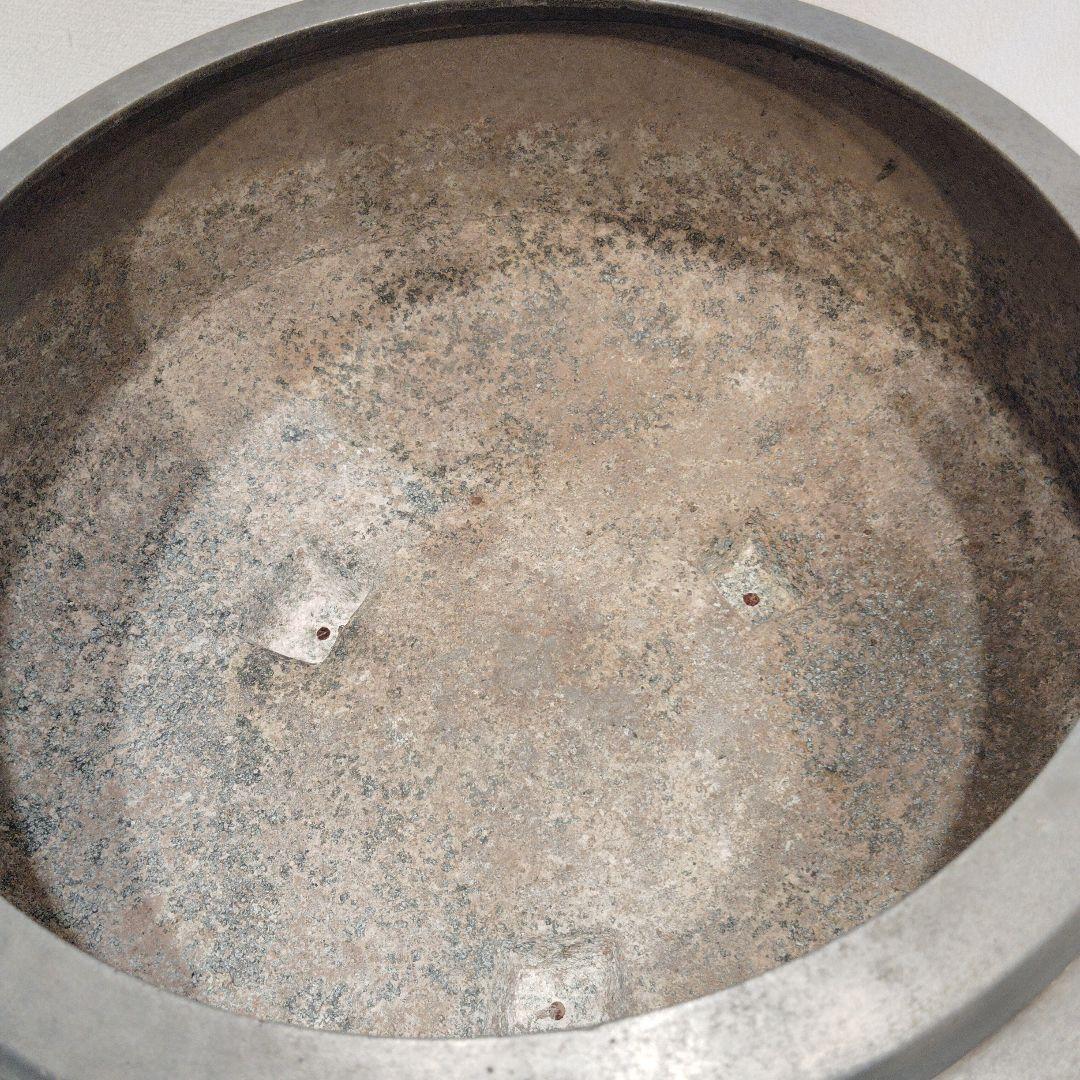 金属製火鉢 浮彫り動物模様 直径約30cm