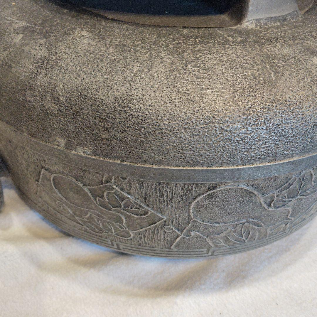 金属製火鉢 浮彫り動物模様 直径約30cm