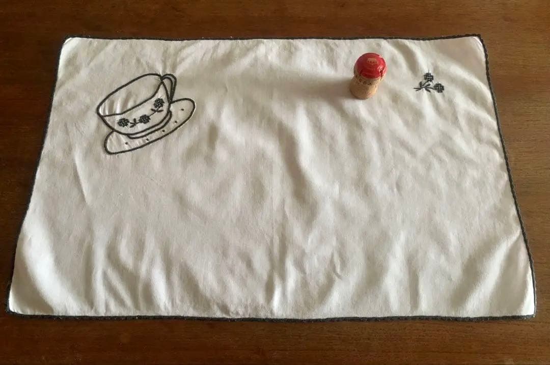 東欧ヴィンテージ⭐︎刺繍入り テーブルクロス
