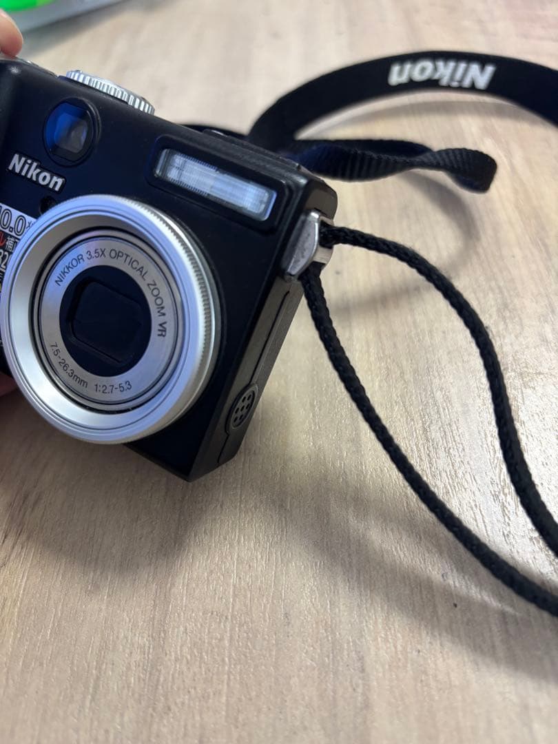 Nikon ニコンCOOLPIX 10.0MP コンパクトデジタルカメラ