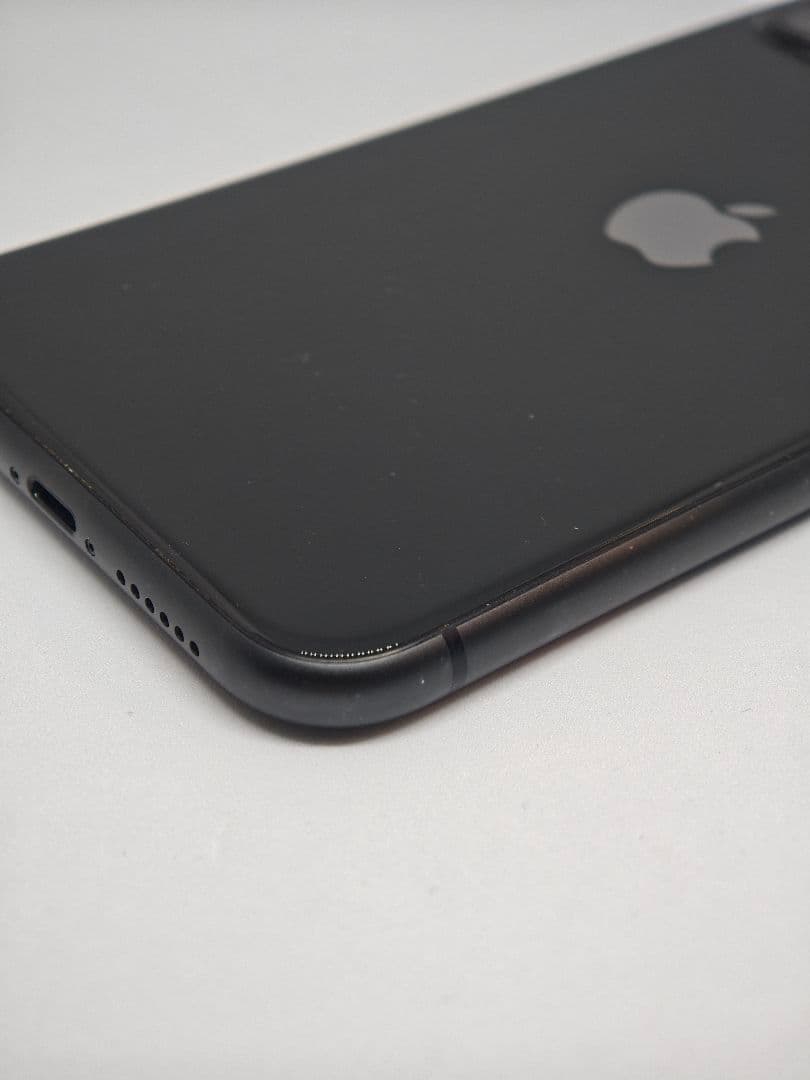 iPhone 11 64GB ブラック SIMフリー 目立つ傷なし