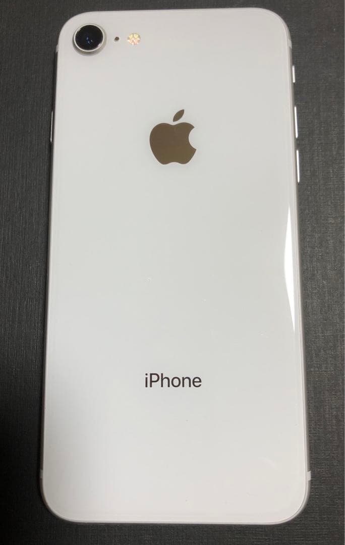 iPhone 8 シルバー 64 GB au SIMロック解除済み