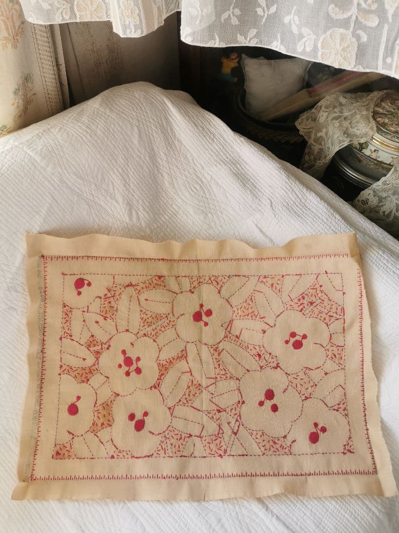 アンティーク フランス 椿紋風 紅色刺繍 アプリコット色 リネンクロス