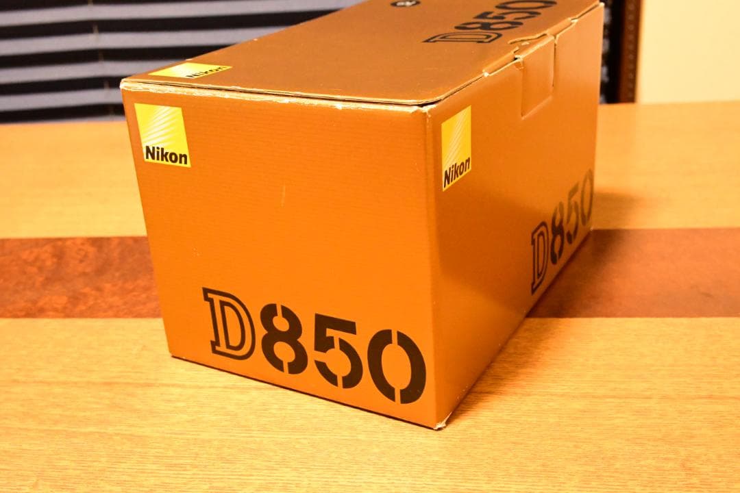 ニコン　D850　ボディ　美品　ショット数14,965回　箱付き