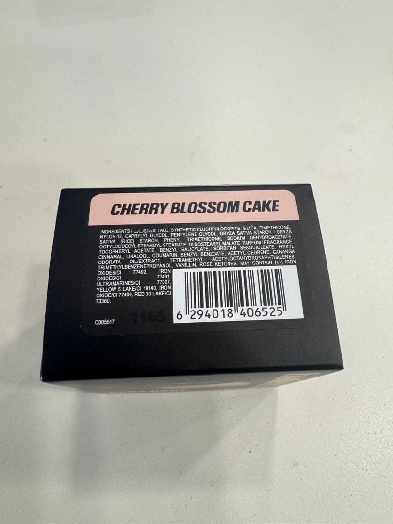HUDA BEAUTY ルースパウダー Cherry Blossom