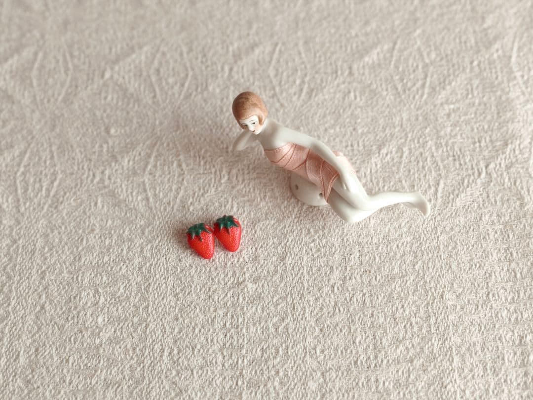 * vintage figure ❀ 物想いにふける カワイイ お嬢さん