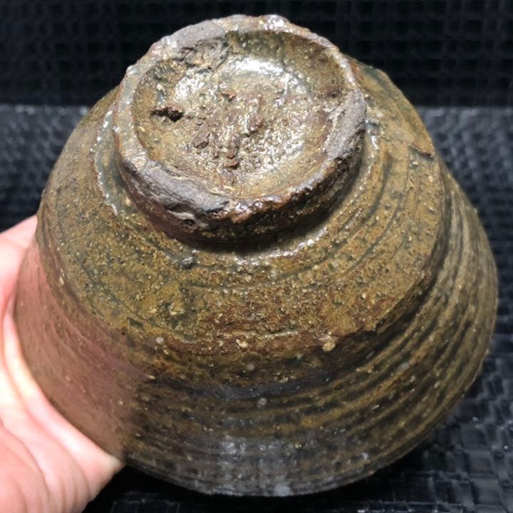古美術◼️蔵からかなり古そうで背の高い謎の抹茶茶碗が出て来ました。茶道具