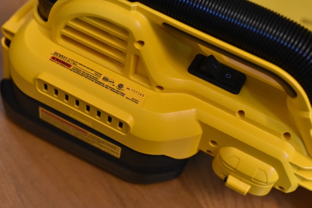 DEWALT 乾湿両用掃除機 DCV517B クリーナー