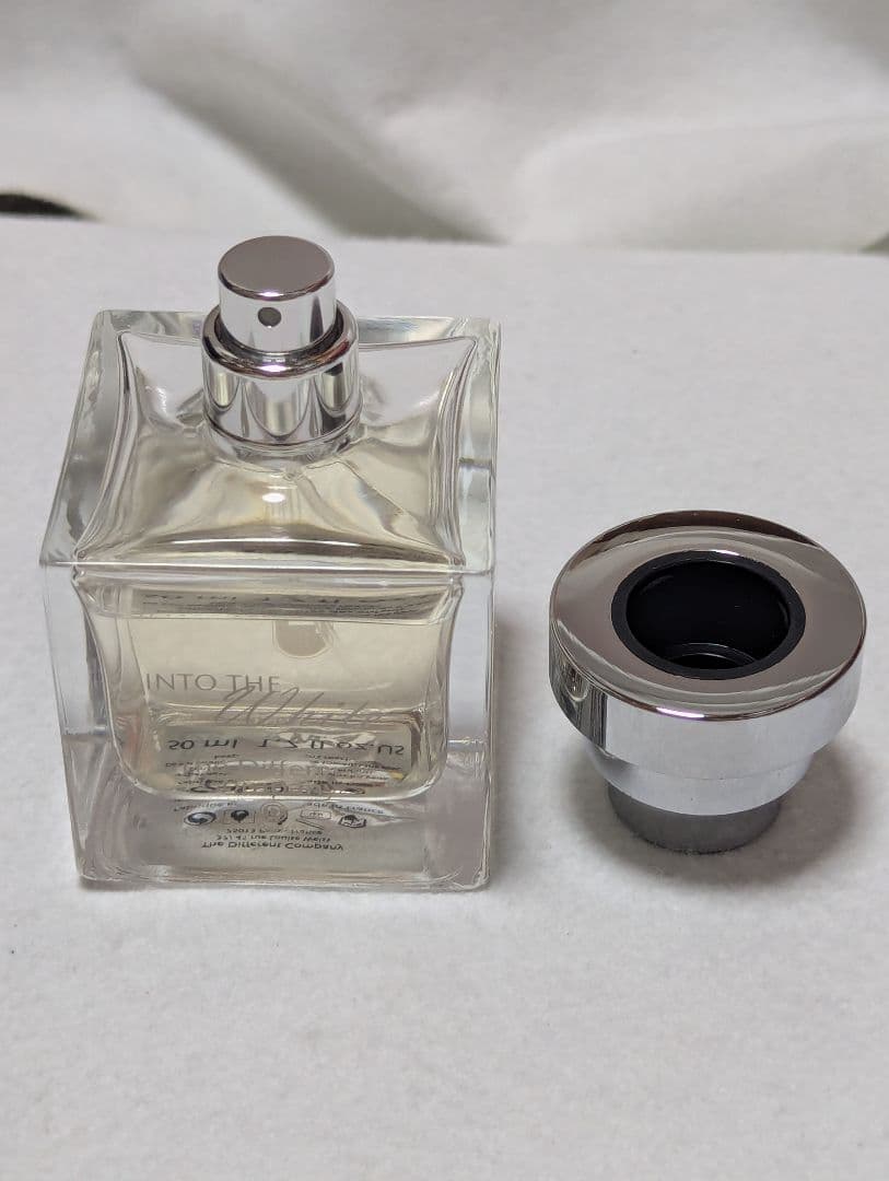ザディファレントカンパニーイントゥザホワイトオードトワレ50ml