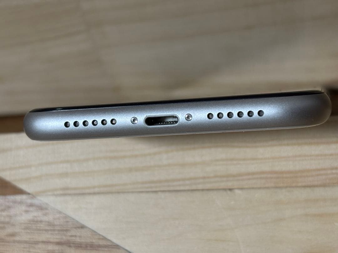 iPhone11 128GB ホワイト 本体　SIMフリー