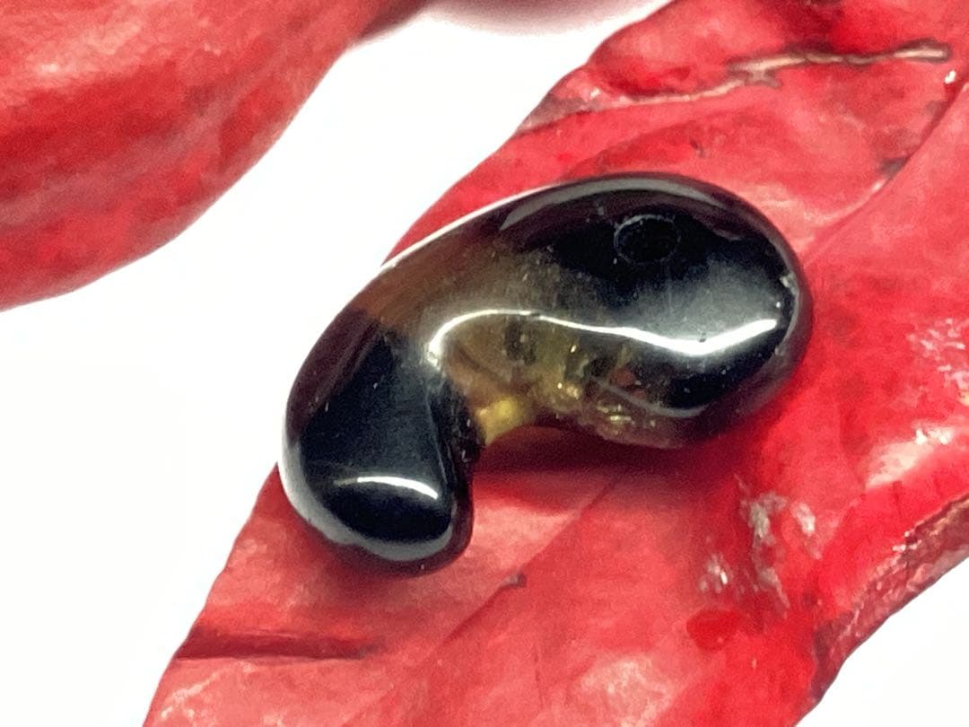 ✳メルカリ初出品‼️レモンスモーキー水晶勾玉 ルチル*虹入り　皆無の1個 本物保証