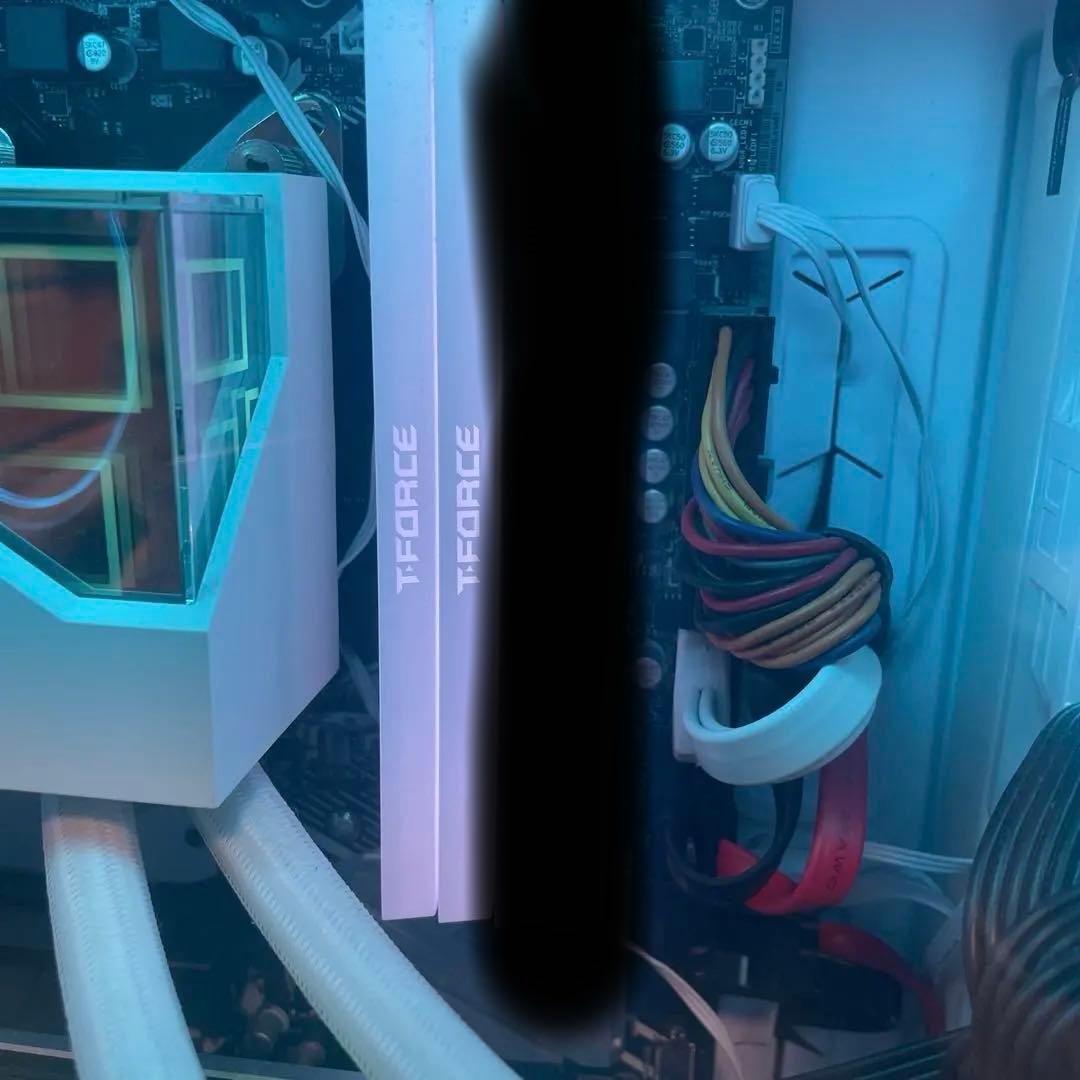 T-FORCE DDR4 メモリー RGB ホワイト