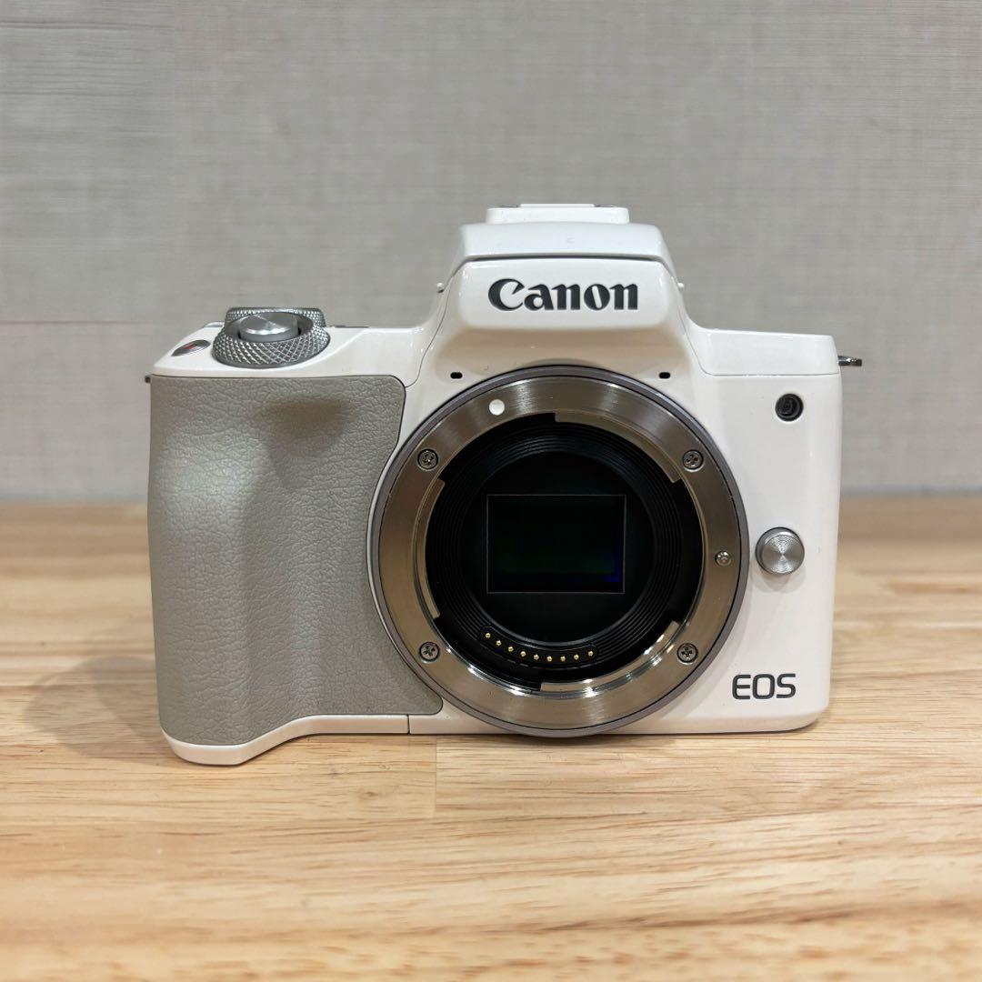 Canon EOS Kiss M ホワイト ダブルズームセット&バッテリーセット