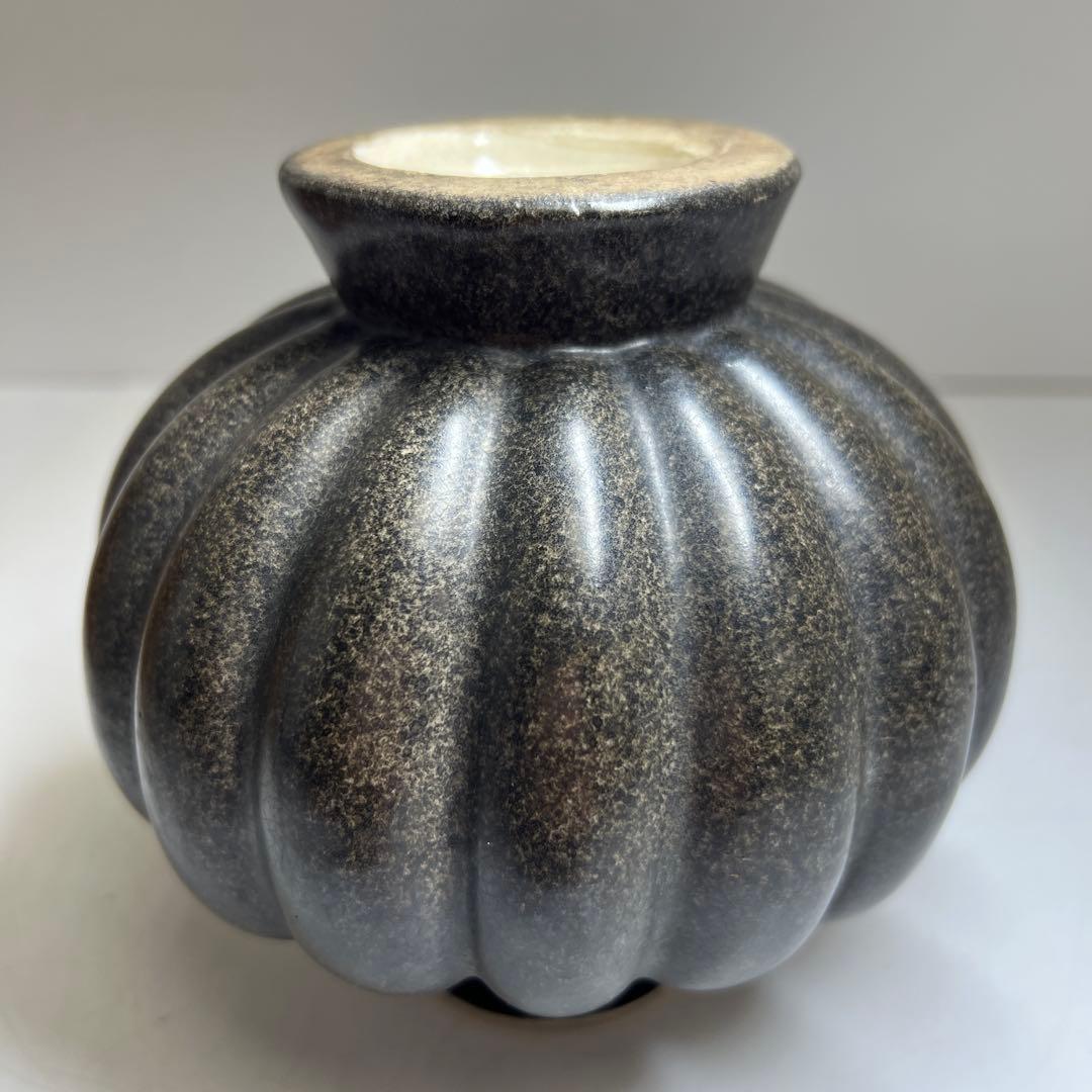 美華在銘　黒薩摩菊花形花瓶　木箱付　高さ約14㎝　東Y8-0224③タニト