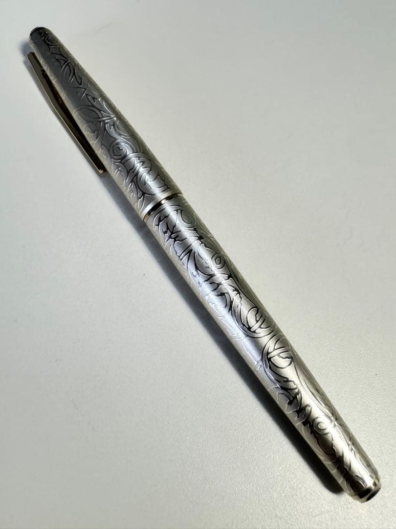 Q187廃盤万年筆 PLATINUM ペン先18K刻印 唐草模様 ビンテージ