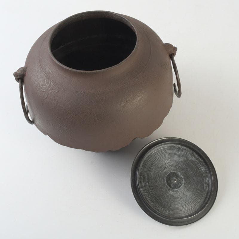 茶道具　釜師　畠春斎作　繰口尾垂　雪花文釜　共布共箱　V　9912A