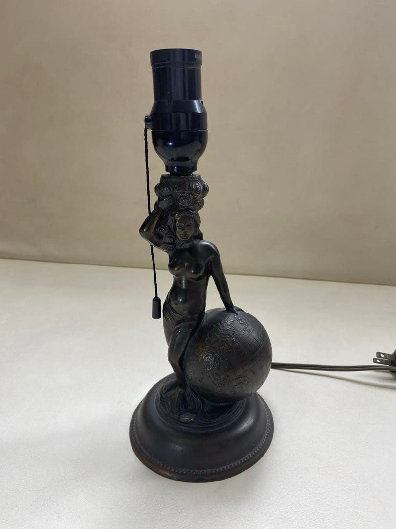 裸婦像装飾 テーブルランプ