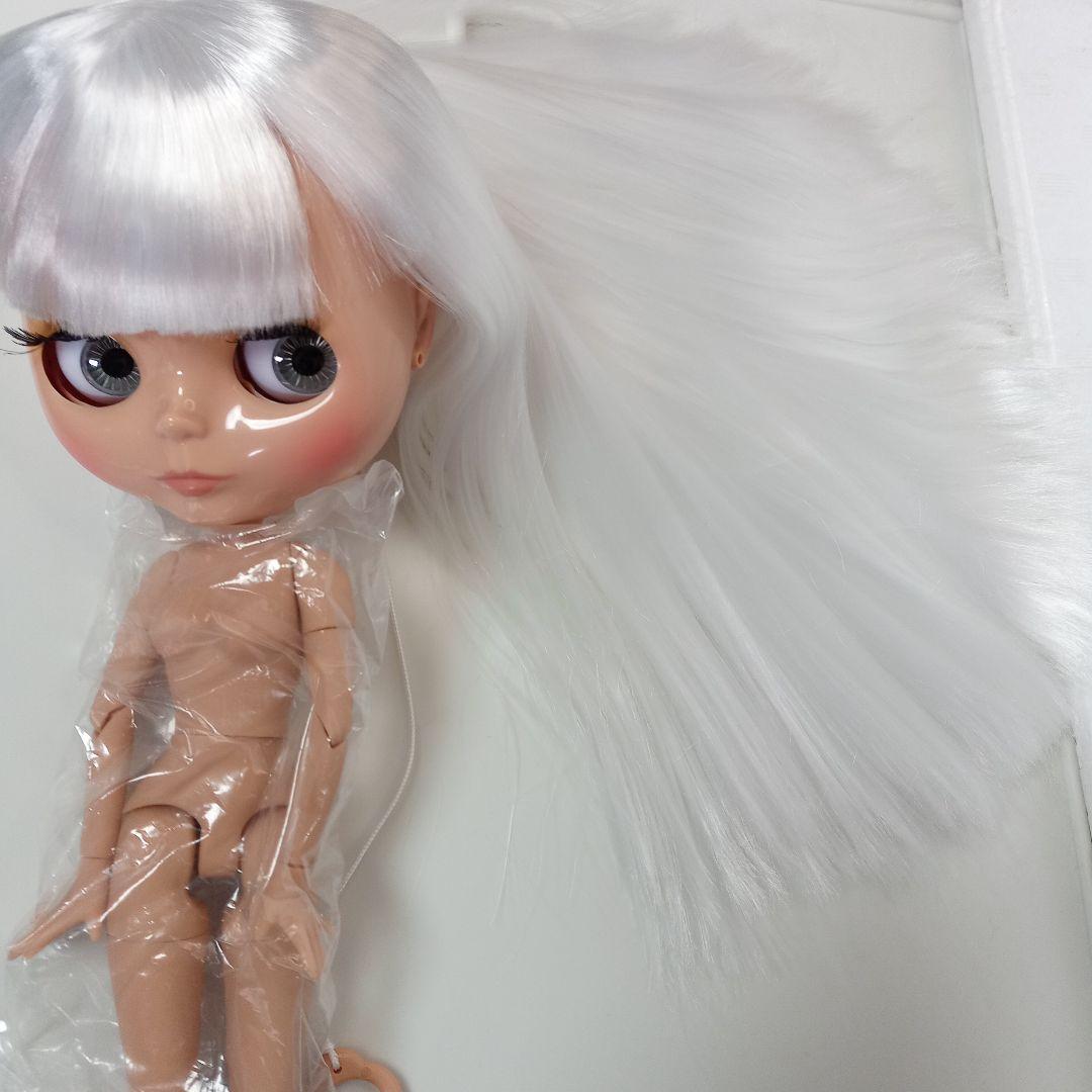 ツヤ肌 タンカラー ホワイトさらさらストレート 新品アイシードール 本体