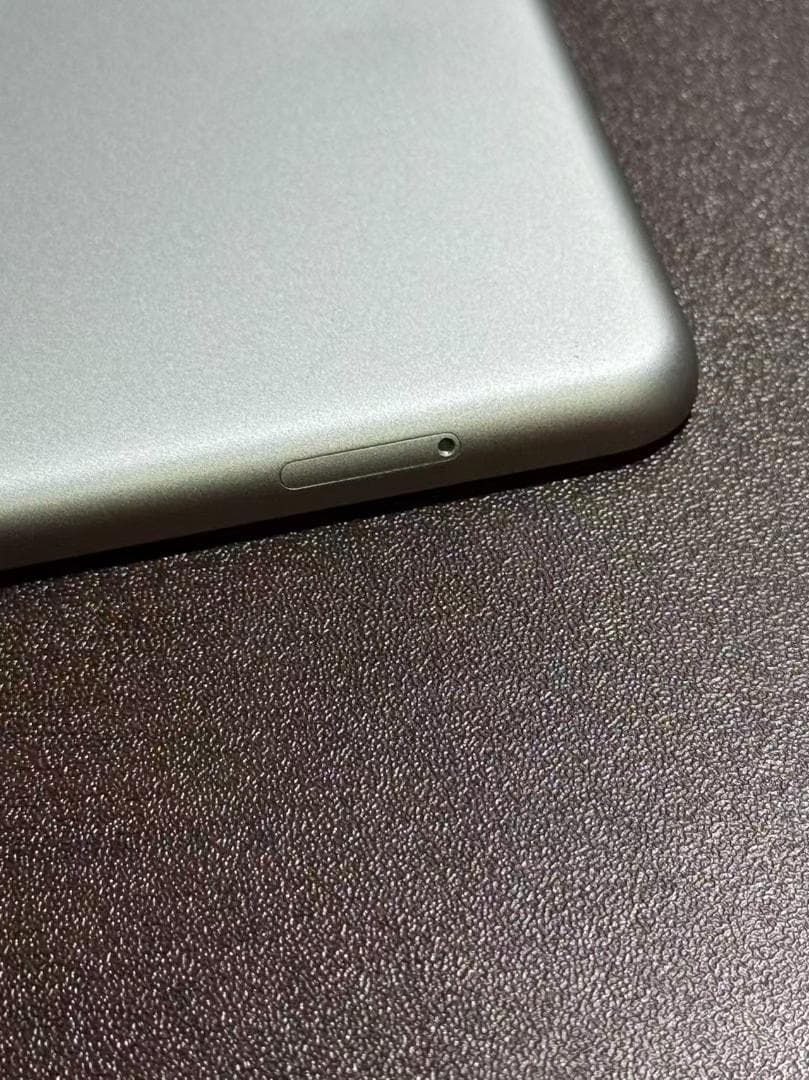 iPad 8世代 128GB Wi-Fi+cellular SIMフリー