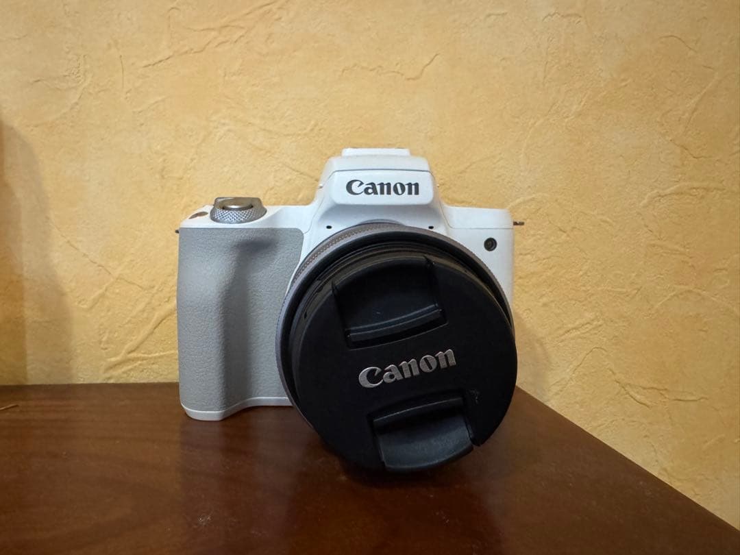 Canon EOS Kiss M2 本体と付属品