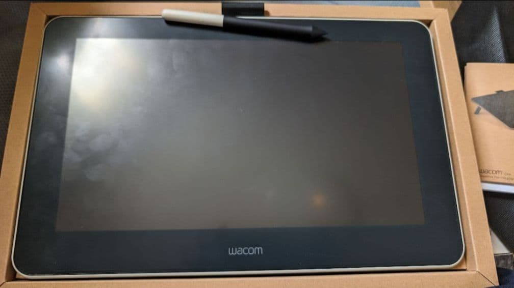 wacom one 13.3本体セット DTC133W0D 市販対応専用ペン付