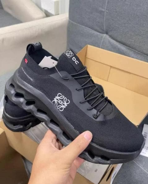美品 LOEWE× On Cloudventure クラウドベンチャー 27.5