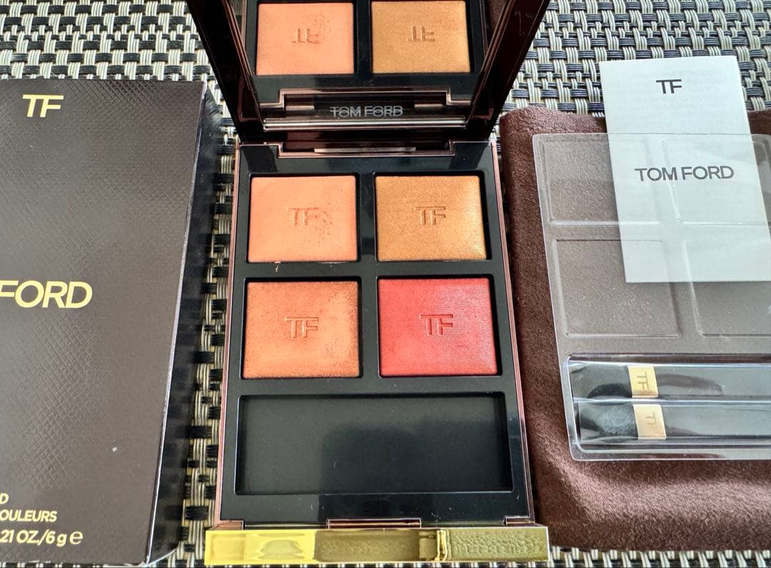 ほぼ未使用TOM FORDトムフォード　アイカラークォード