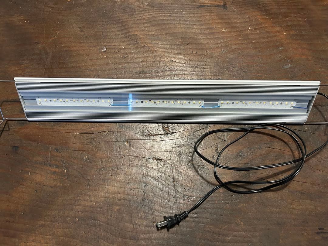 アクロ　4200ルーメン ＴＲＩＡＮＧＬＥＬＥＤ ６００