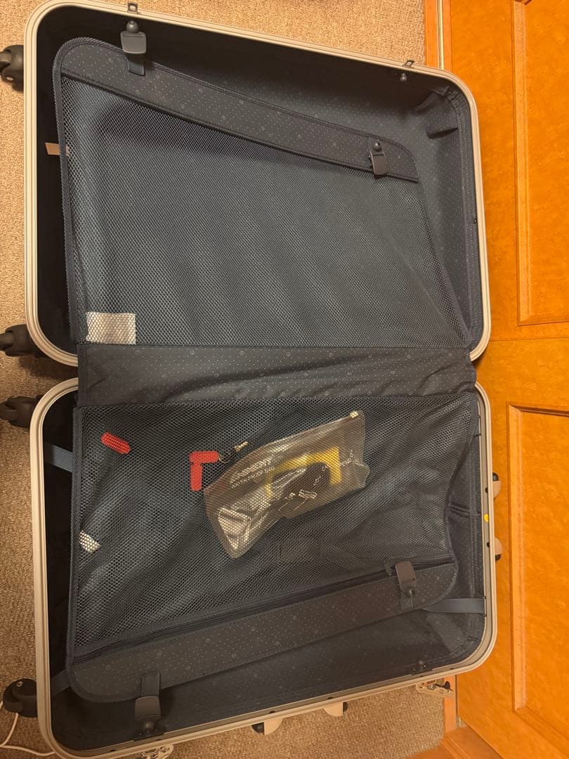 大型ハードシェルキャリーケース　旅行用品