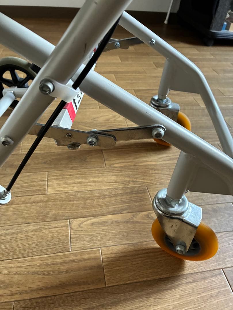 折りたたみ式シルバーカー 青と黒のチェック柄