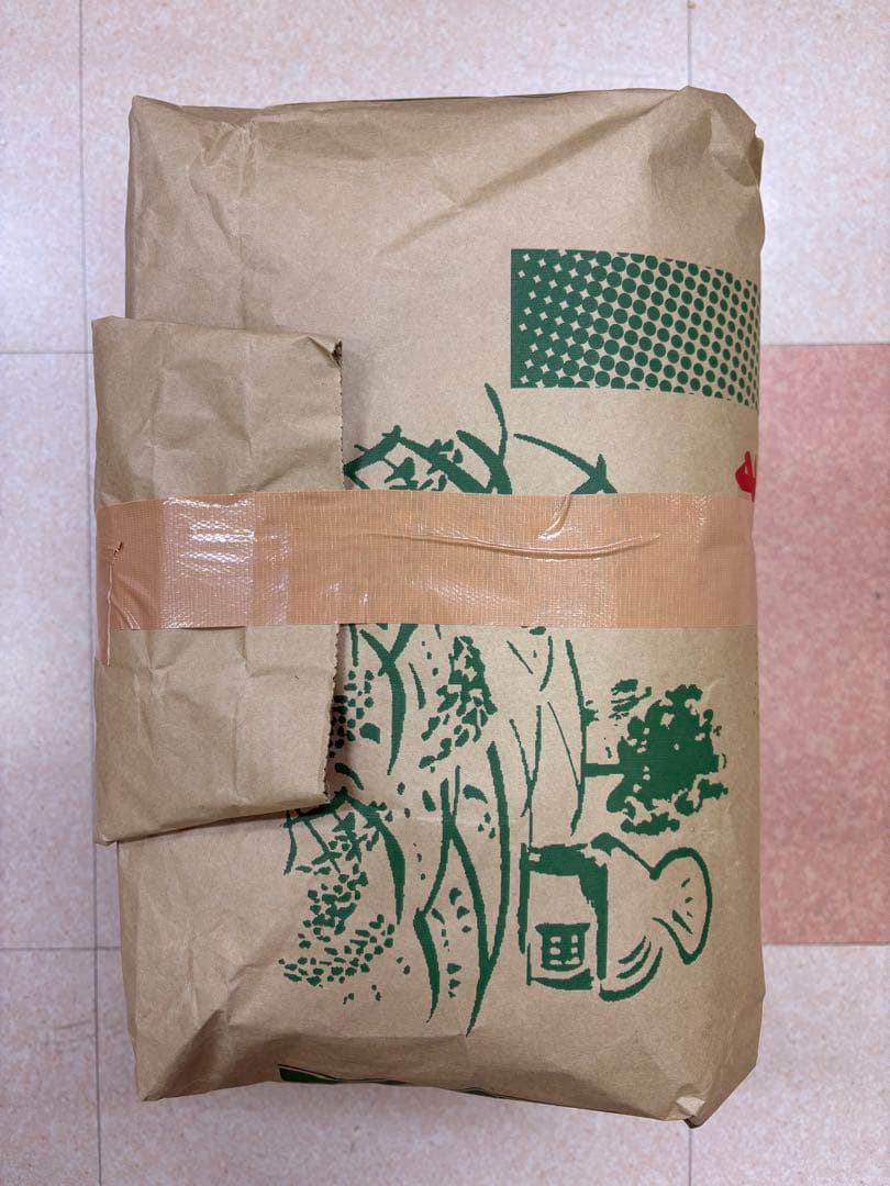 20kg（梱包材含む）　くず米　スズメ　ニワトリ　エサ　飼料用・肥料用