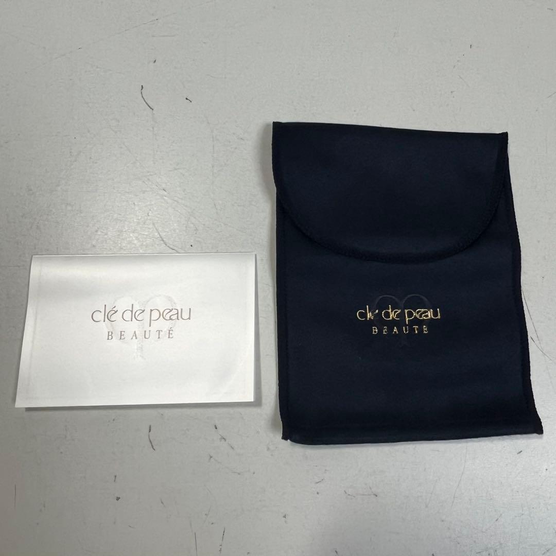 ◇M657【未使用】clé de peauファンデーションケース定価15000円