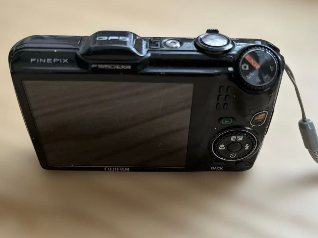 FUJIFILM F550EXR コンパクトデジタルカメラ