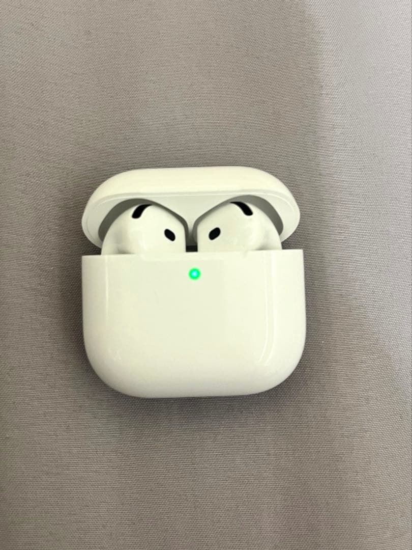 AirPods4本体 ホワイト 充電ケース付き　ノイキャンなし