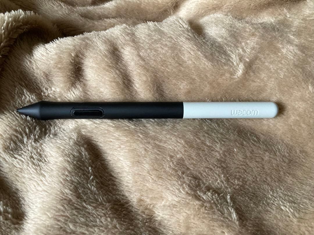 ワコム液タブ13.3型　DTC133W1D 箱あり