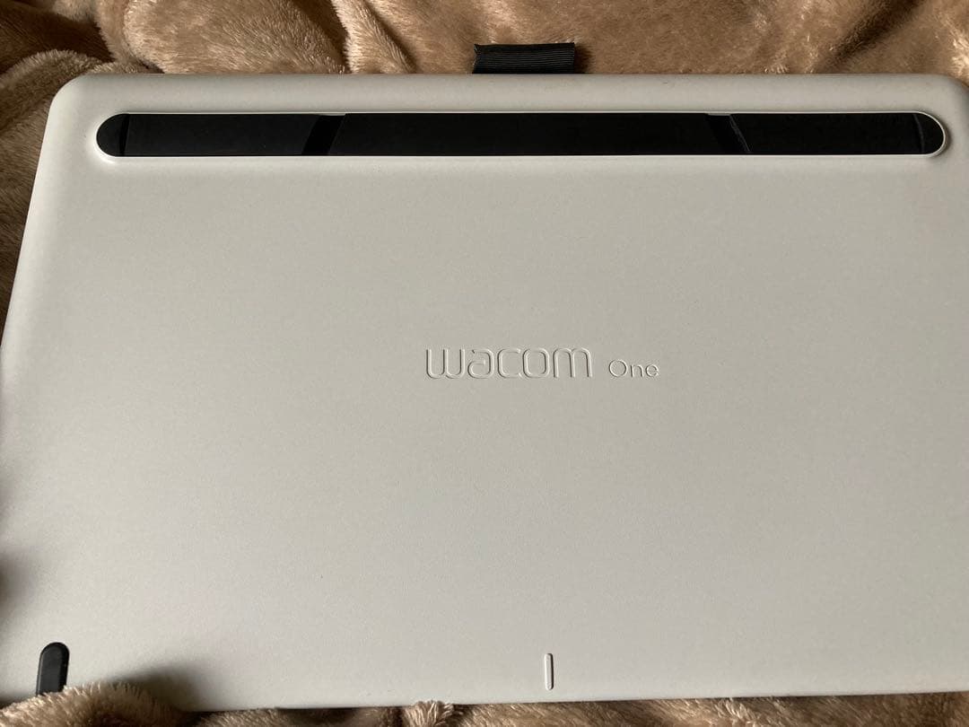 ワコム液タブ13.3型　DTC133W1D 箱あり