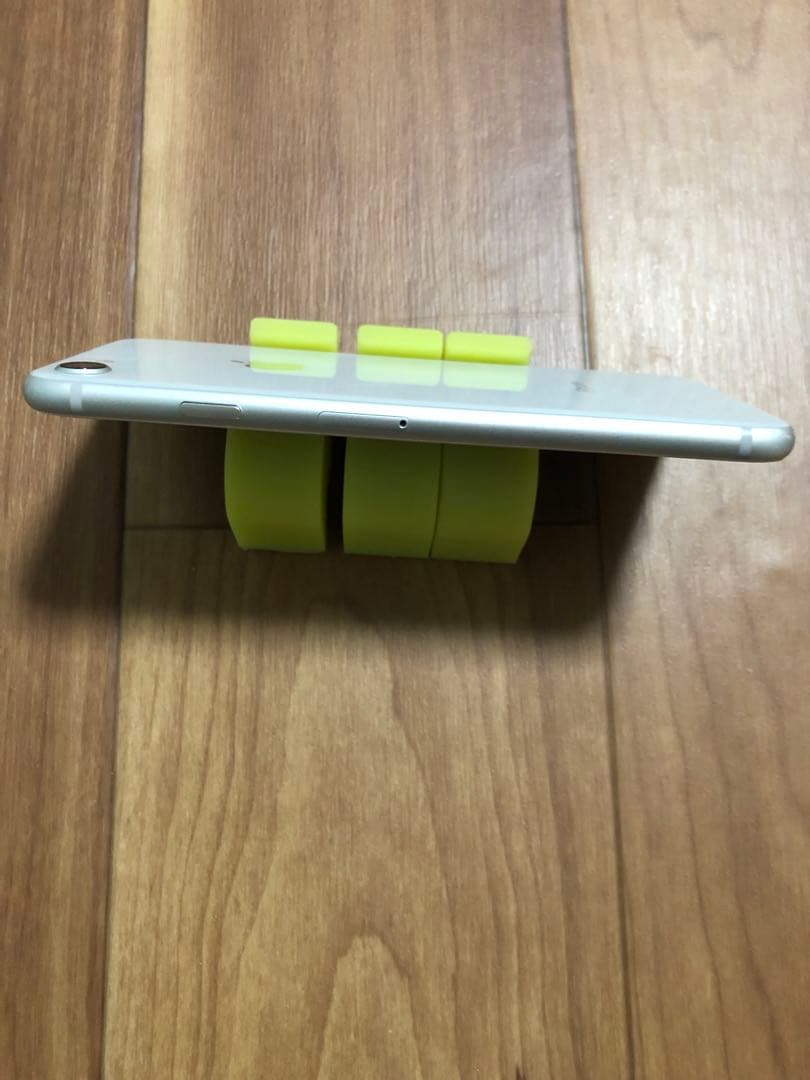 iPhone8 シルバー　64GB simロック解除済み