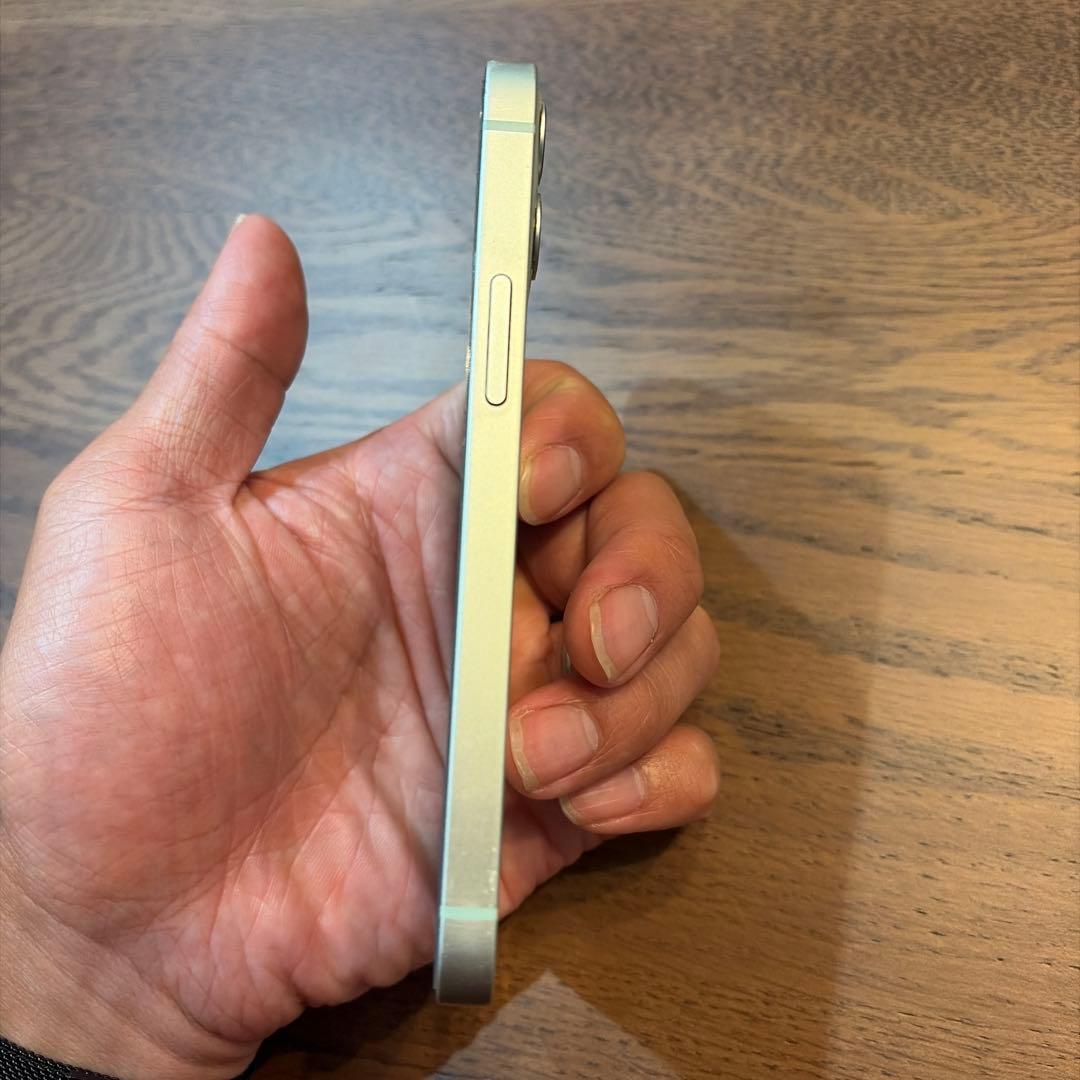 シルバー スマートフォン 本体