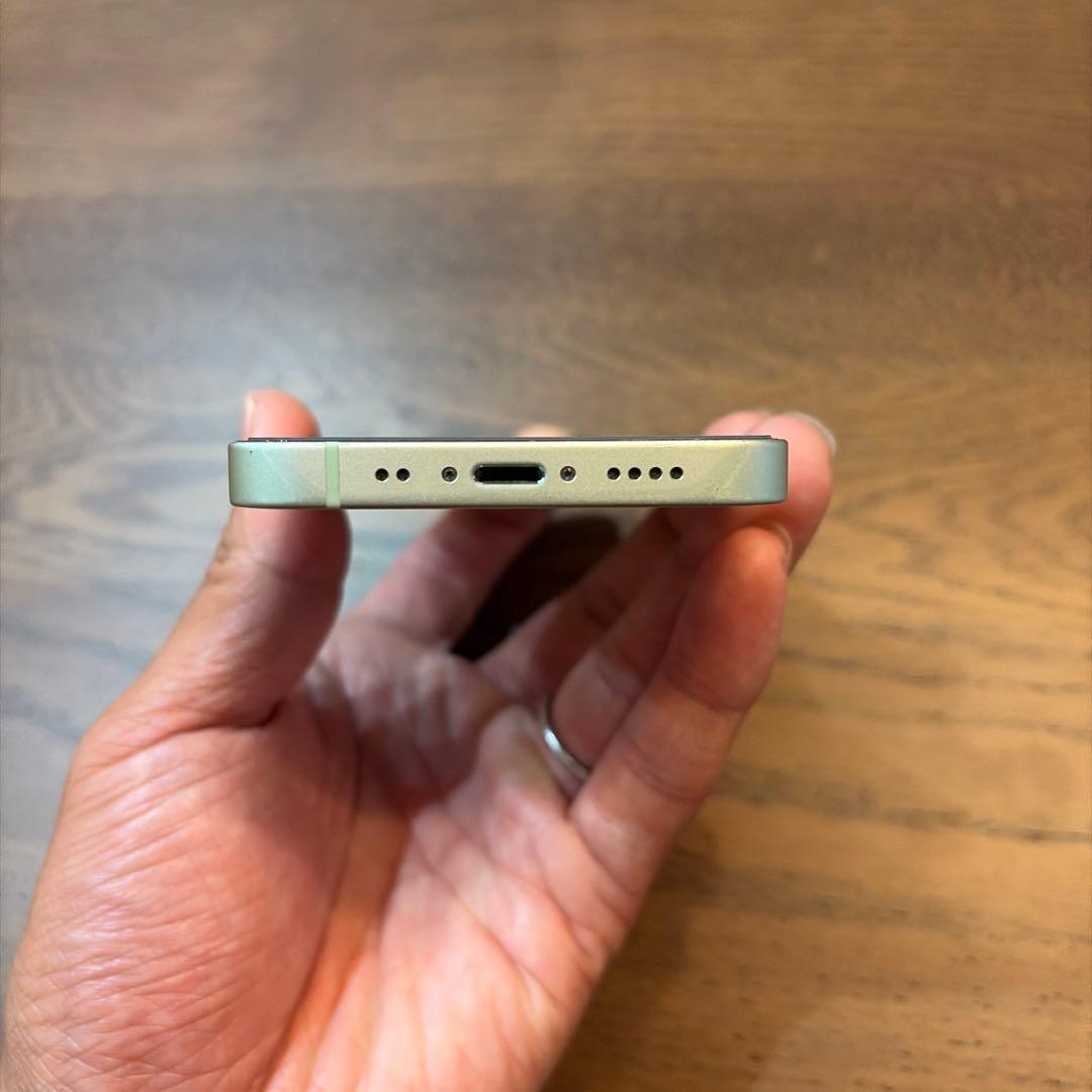シルバー スマートフォン 本体