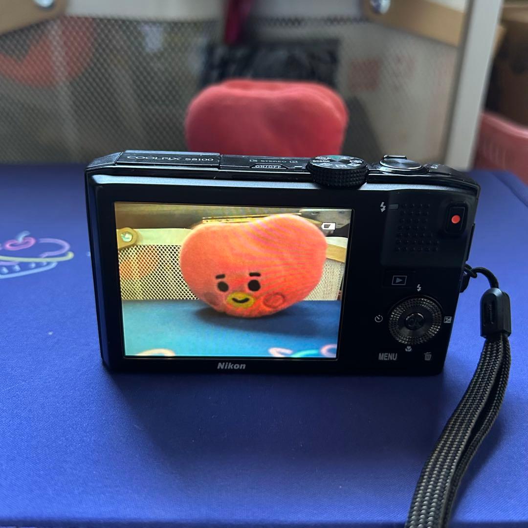 ニコン　COOLPIX S8100 本体、バッテリー　充電ACアダプター