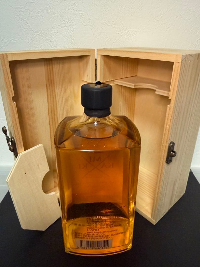 KAMIKI シングルモルトウイスキー 吉野杉樽熟成　化粧箱 750ml 48度