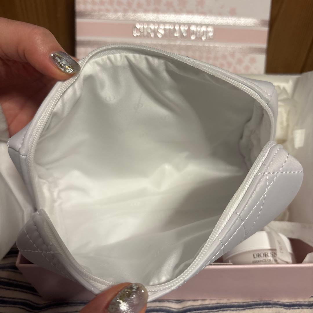 【DIOR】 スノーエッセンス コフレ 限定品【新品未使用】