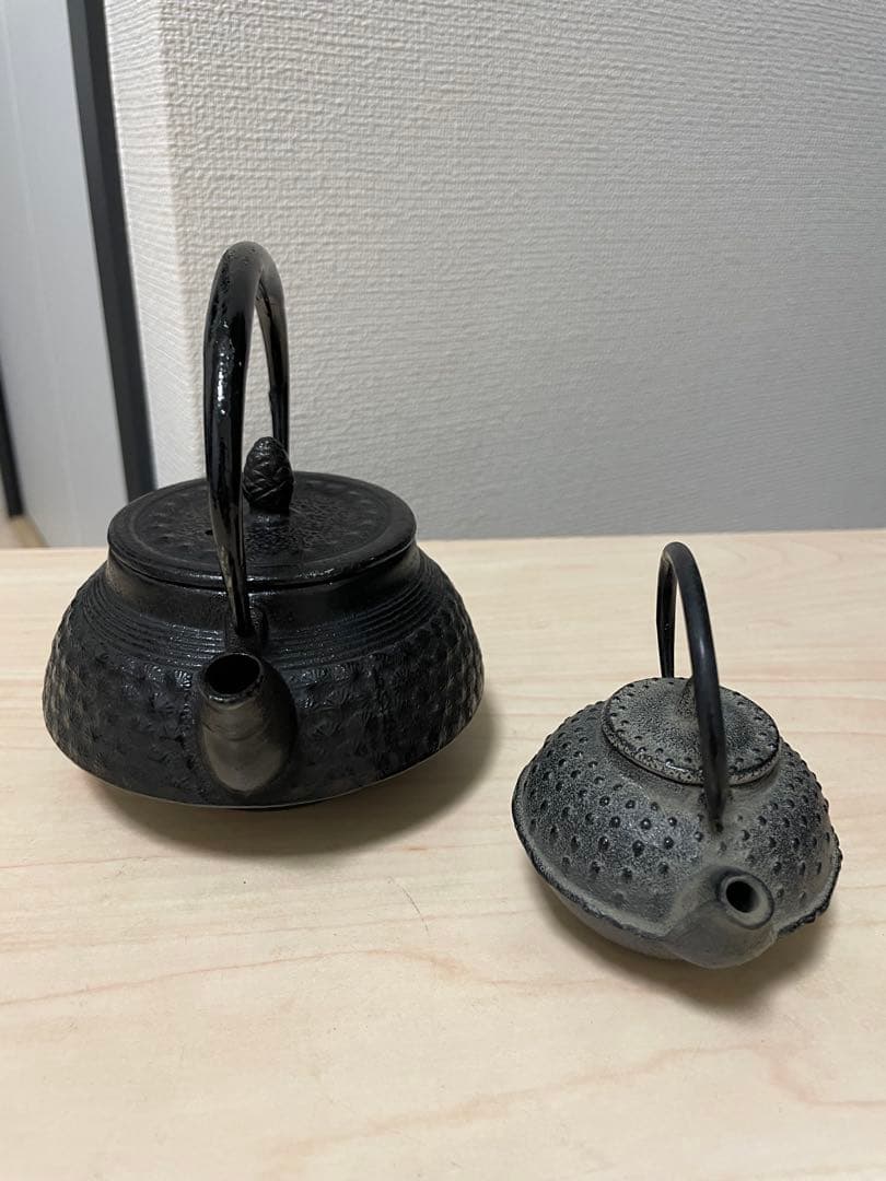 昭和レトロな南部鉄器　古鉄瓶菊紋松笠摘　骨董品 鋳鉄製鉄瓶セット