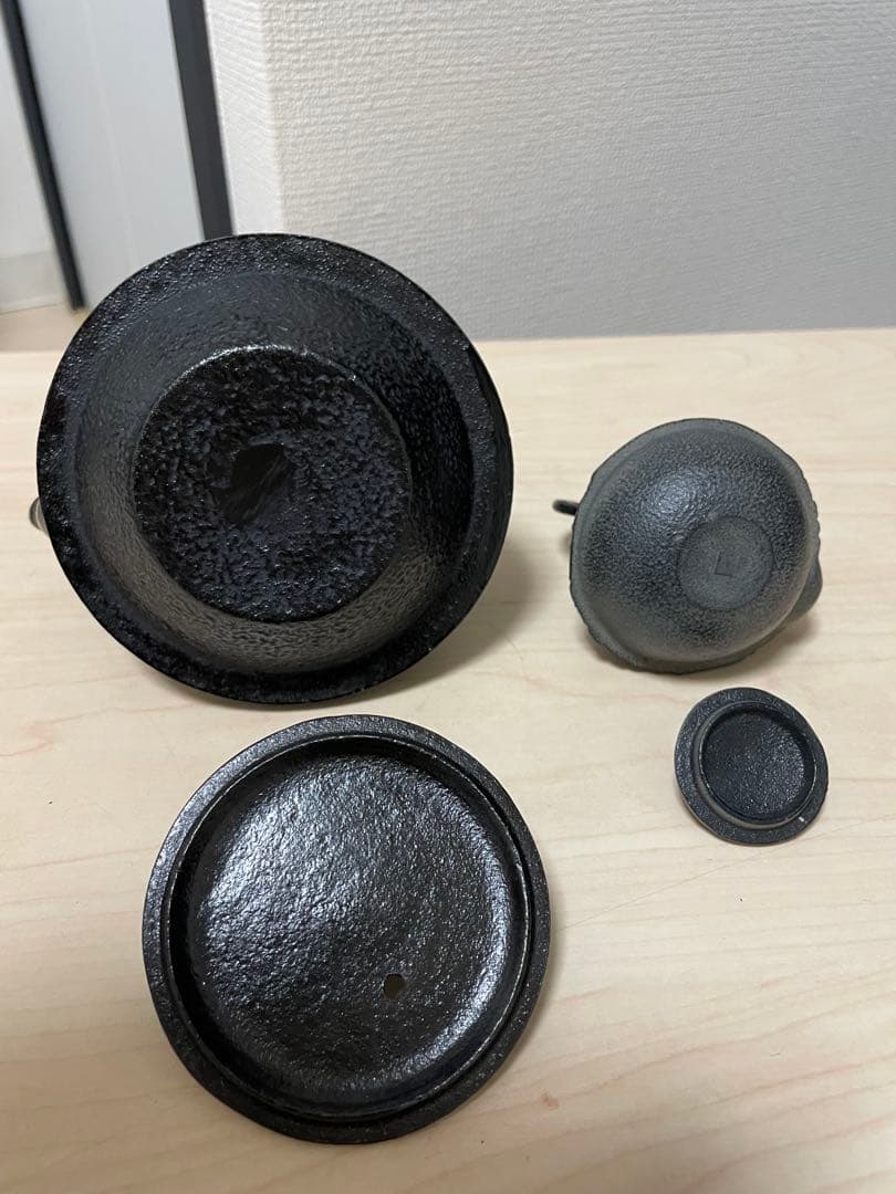 昭和レトロな南部鉄器　古鉄瓶菊紋松笠摘　骨董品 鋳鉄製鉄瓶セット
