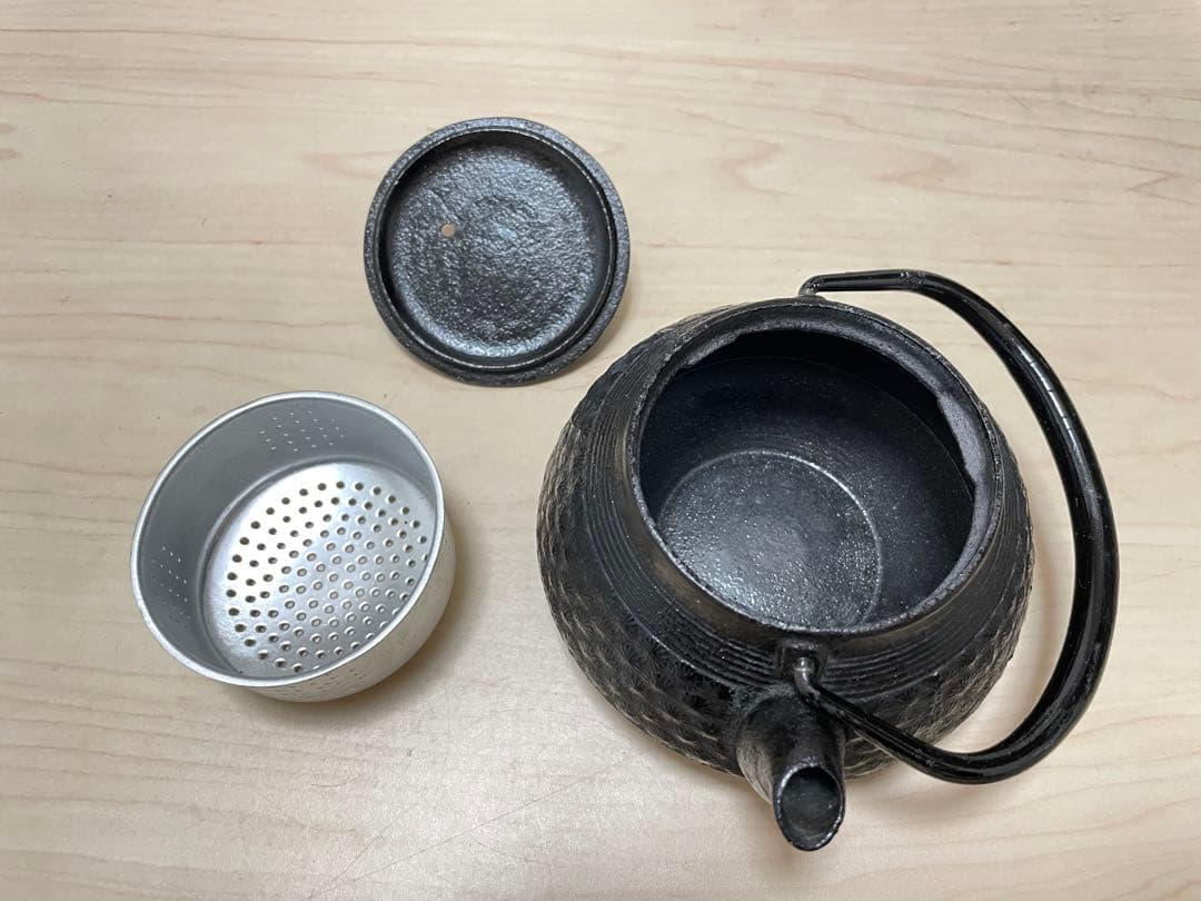 昭和レトロな南部鉄器　古鉄瓶菊紋松笠摘　骨董品 鋳鉄製鉄瓶セット