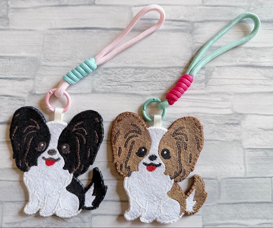 専用　ハンドメイド　刺繍　パピヨン　犬　バッグチャーム　キーホルダー　うちの子