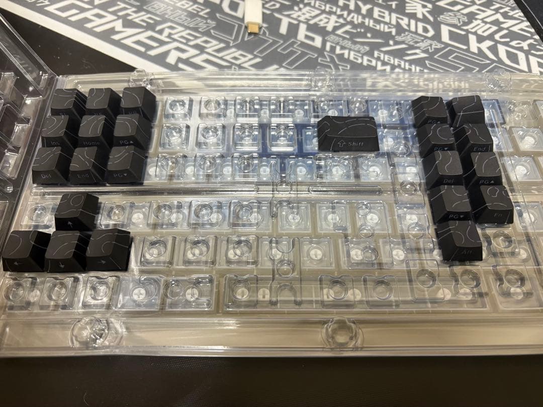 キーボードCORSAIR K70 RGB TKLキーボード