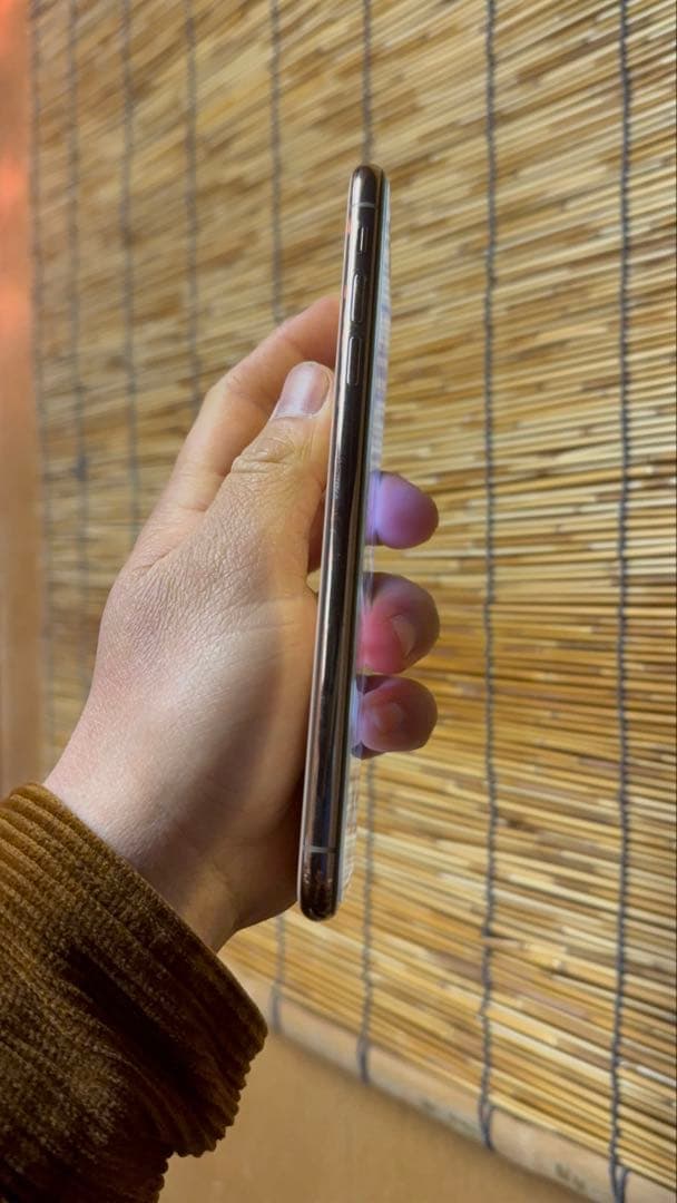 美品IPhone XSMAX ゴールド512GB シムフリー